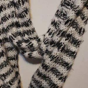 Black and White Knitted Scarf